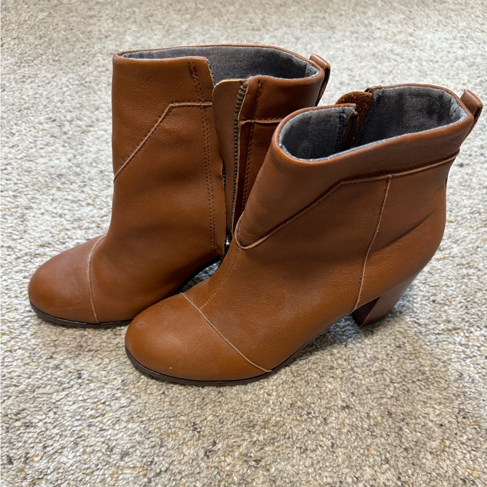 Tom’s heeled booties